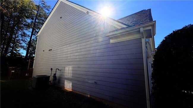 Building Photo - 4166 Glenaire Way NW