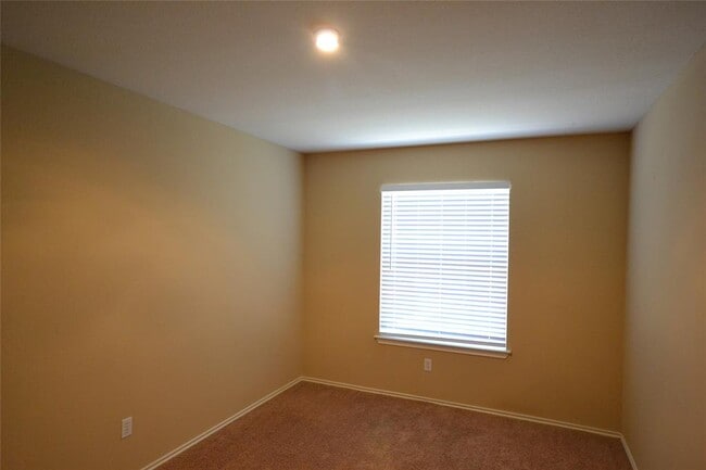 Building Photo - 302 Washington Square Dr