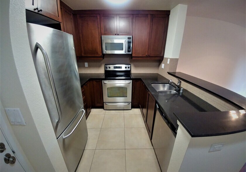 Building Photo - 3520 Lebon Dr