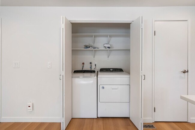Building Photo - A Spacious Home in the Prestigious Sahalee...