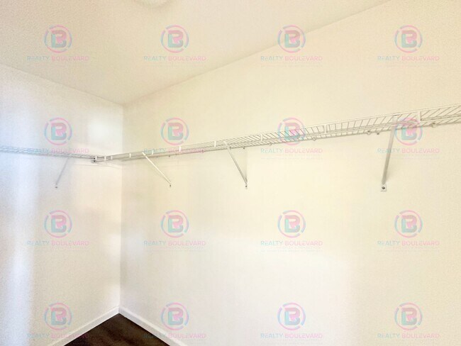 Building Photo - Spacious 4-Bedroom 3 Bath, 3 Car Garage Home with Loft, Living Room and Family Room Outdoor Kitch...