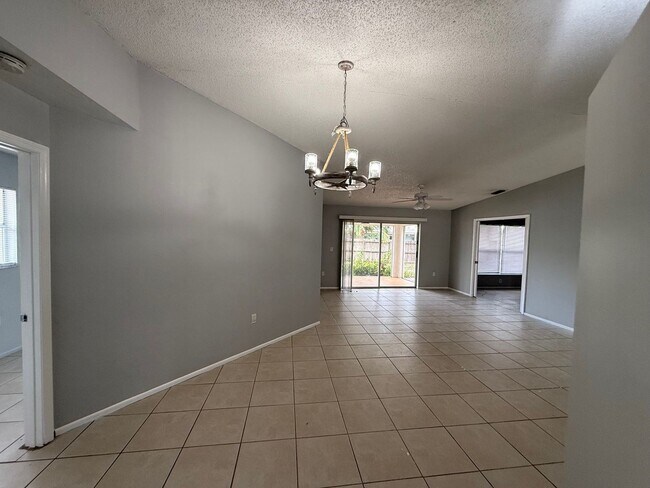 Building Photo - Centrally located 3/2 with 2 car garage. Pet friendly. Lawncare included.