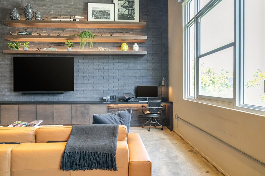 Building Photo - 254 NW 23rd St