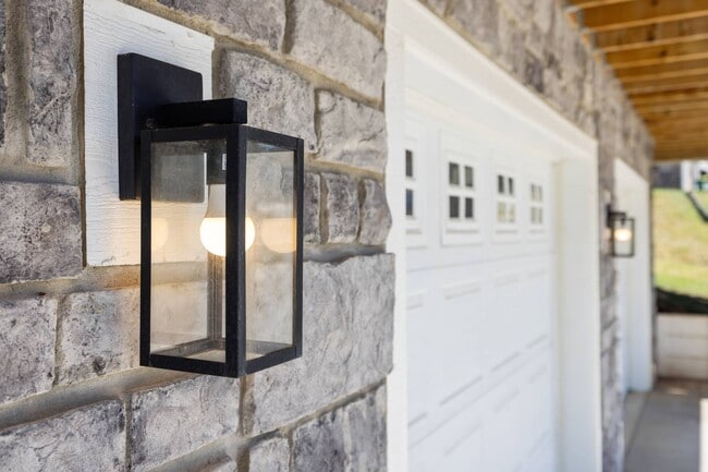 Building Photo - 43 Mcilwee Ln