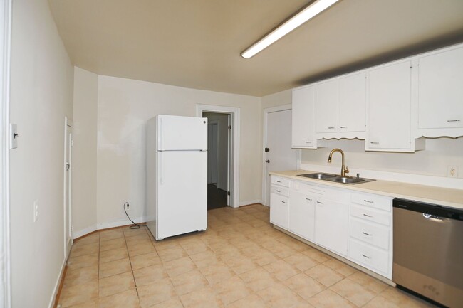 Building Photo - 310 Crabb Ave