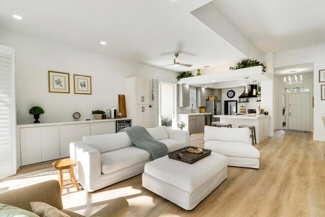 Building Photo - 387 Kelsey Park Dr