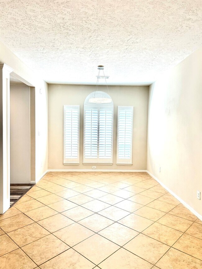 Building Photo - 519 Promenade Blvd