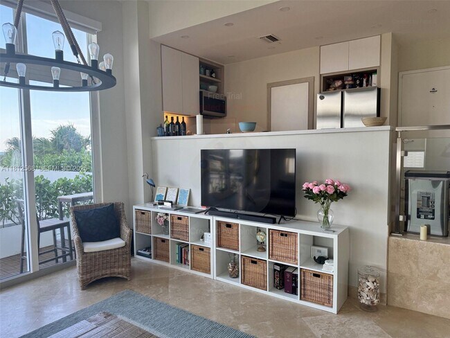 Building Photo - 6917 Collins Ave