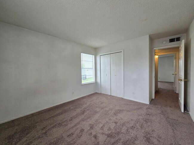 Building Photo - 1305 Quail Cir
