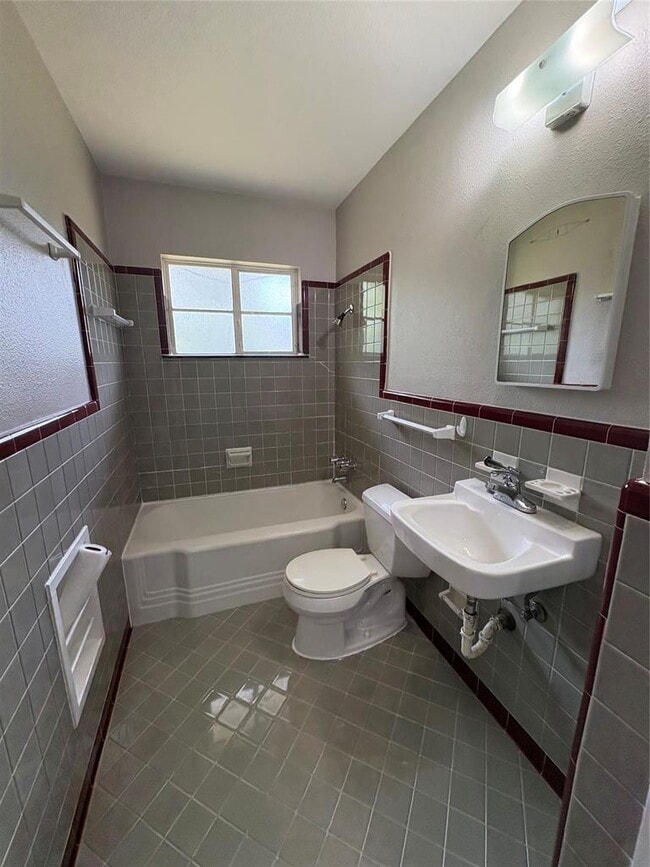 Building Photo - 1307 Corona Dr