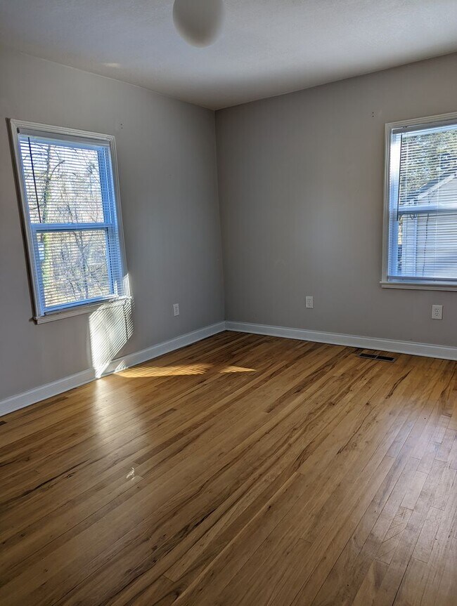 Building Photo - 172 Lynda Cir