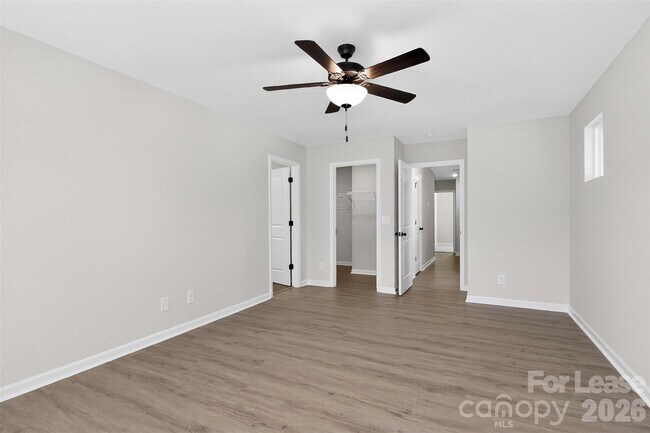 Building Photo - 341 N Hoskins Rd