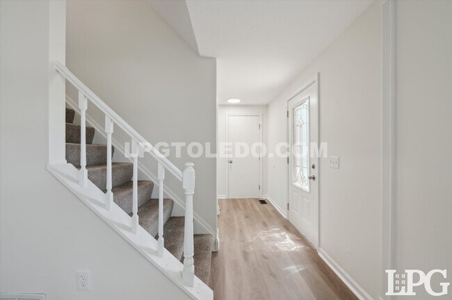 Building Photo - 2121 Bromford Rd