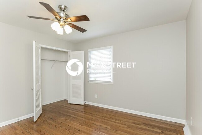 Building Photo - 4 Bedroom Pet-Friendly Home in CHARLOTTE, NC with Main Street Renewal