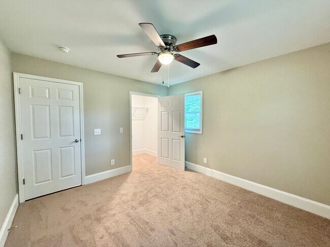 Building Photo - Newly Remodeled Ranch-Style 4BD, 3.5BA Ral...