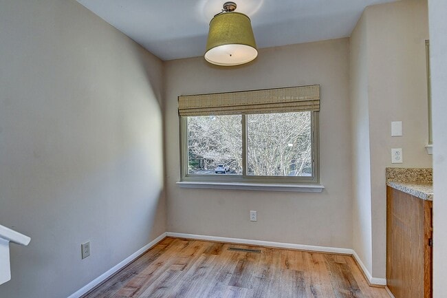 Building Photo - FOR RENT -  AEIRES ON THE BAY!