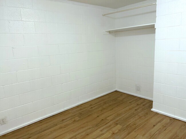 Building Photo - 219 S 7th St