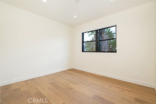 Building Photo - 822 S Plymouth Blvd