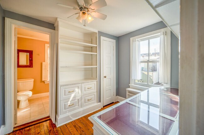 Building Photo - Historic Elegance in Old Town Alexandria