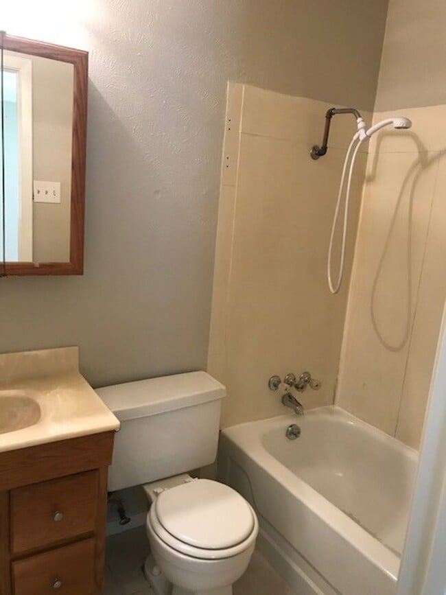 Building Photo - 3 bedroom in quiet subdivision