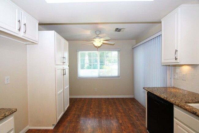 Building Photo - Two-Story 3-Bedroom Condo in Redlands!