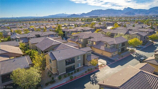 Building Photo - 6868 Sky Pointe Dr