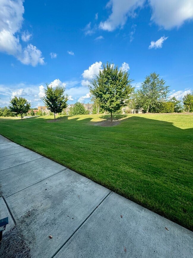 Beautiful 3BR/3.5BA Townhome in Rea Farms 7937 Reunion Row Dr