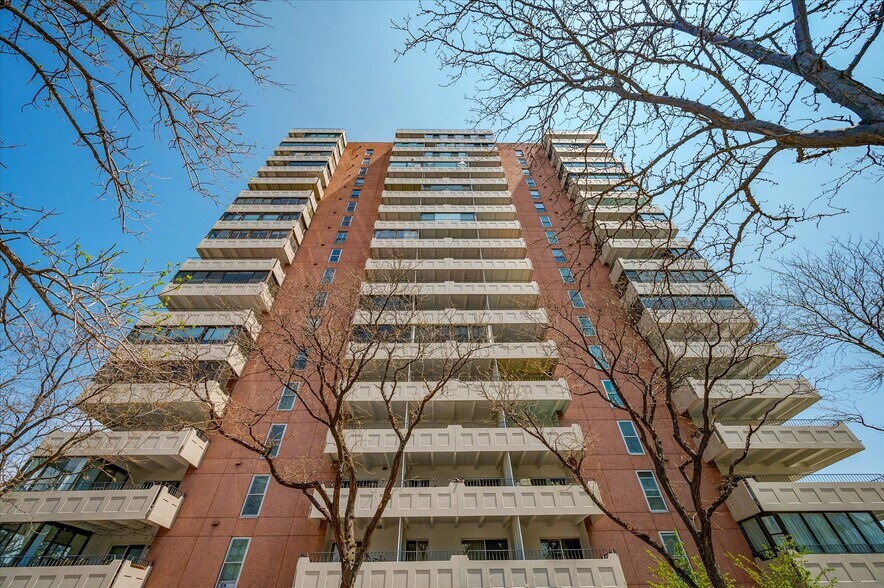 Building Photo - 130 N Pearl St