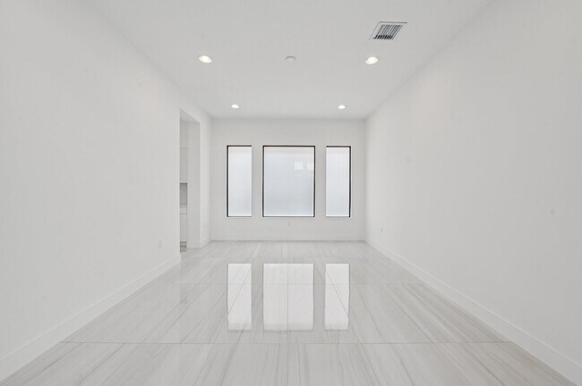 Building Photo - 8107 Crystal Downs Ave