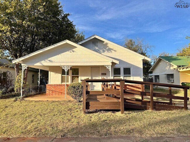 Primary Photo - 3008 Cumberland Ave