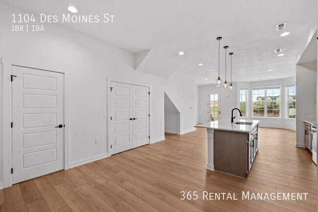 Building Photo - 1104 SW Des Moines St