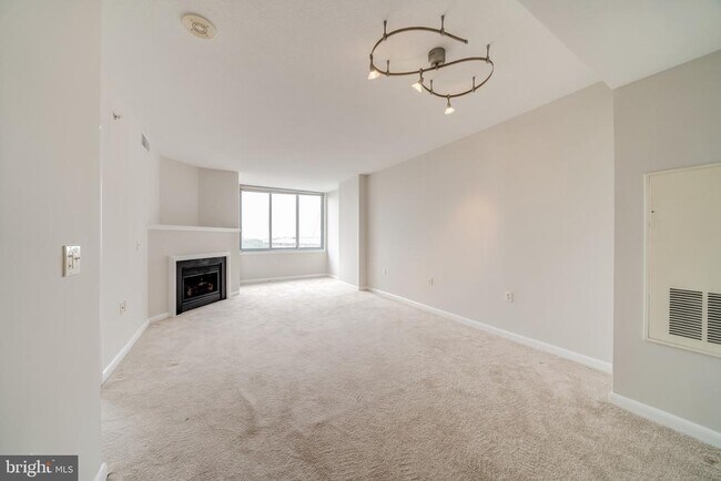 Building Photo - 851 N Glebe Rd
