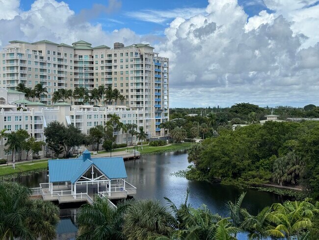 Building Photo - 700 E Boynton Beach Blvd