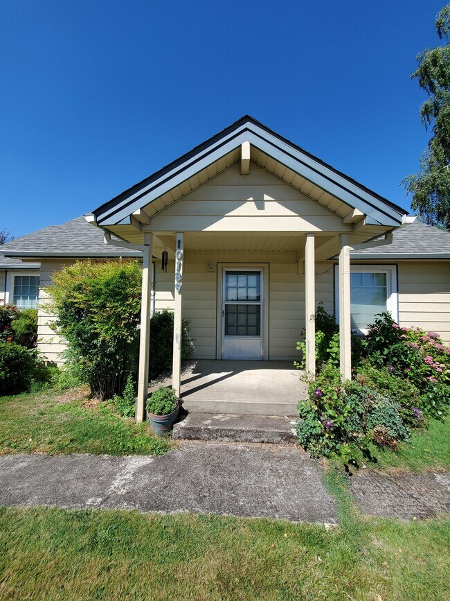 Building Photo - 10789 OR-47