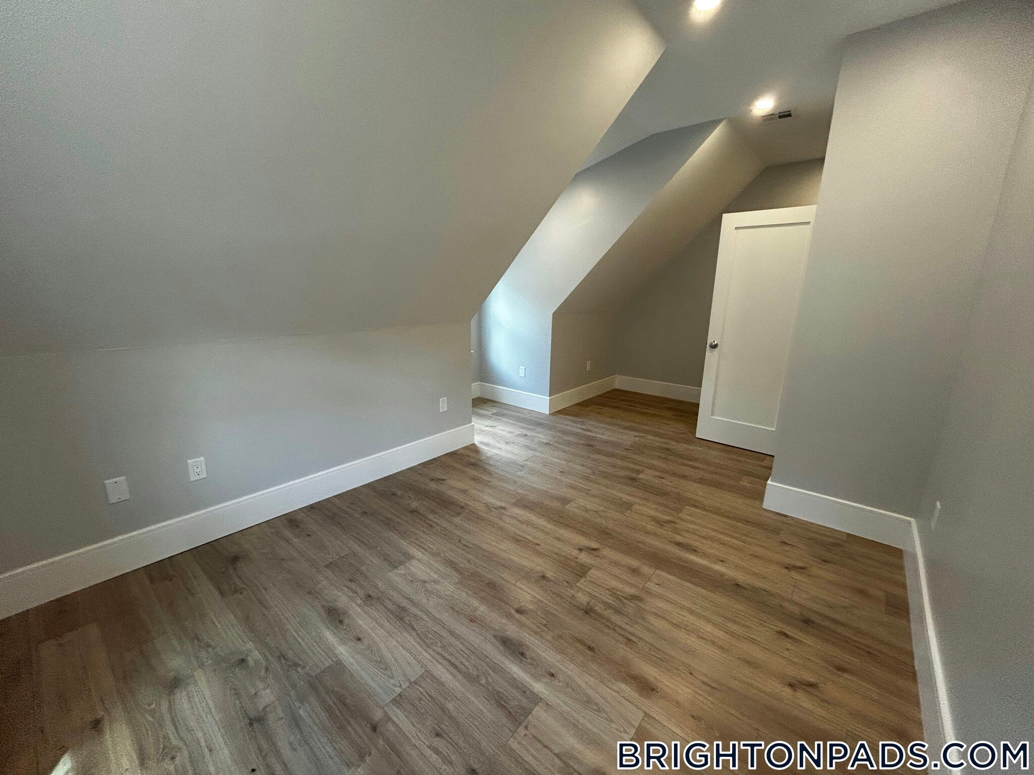 Building Photo - 124 Kenrick St