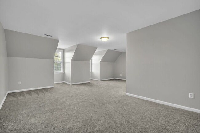Building Photo - Charming 3BR/3BA Home with Lawn Care Included - Prime Simpsonville Location!
