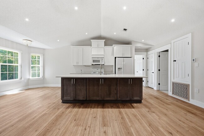 Building Photo - 4881 Traxx St
