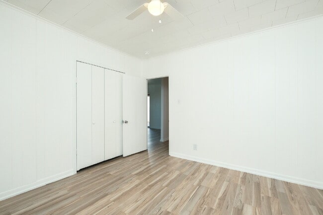 Building Photo - 449 W Main St