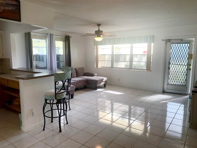 Building Photo - 315 Camden M