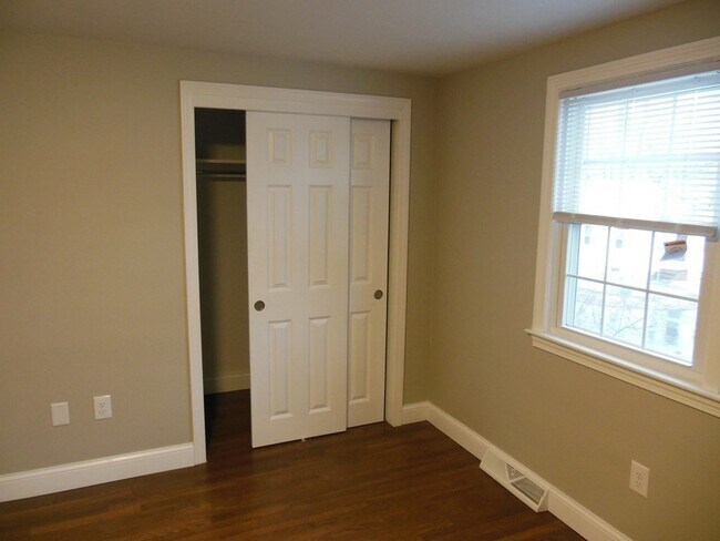 Building Photo - 84 Hooper Rd