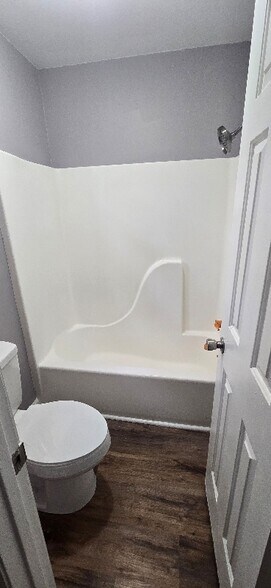 Building Photo - 13 Crescent Ln