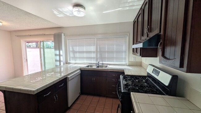 Building Photo - Move In Special!!!   Refreshed Single Level Home
