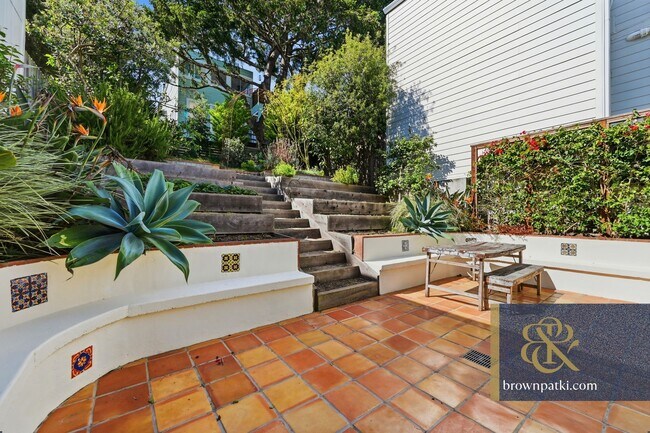 Building Photo - 360 Chenery St