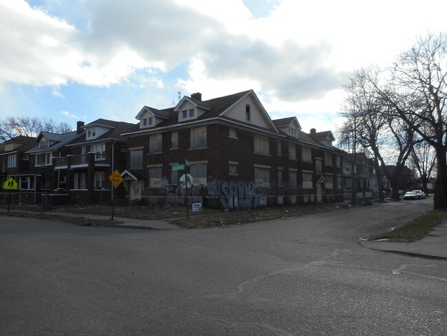 Building Photo - 1739 Central St