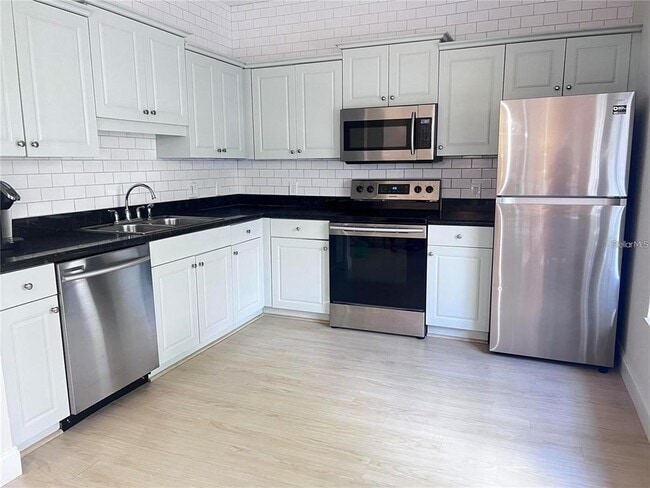 Building Photo - 7658 Plantation Cir