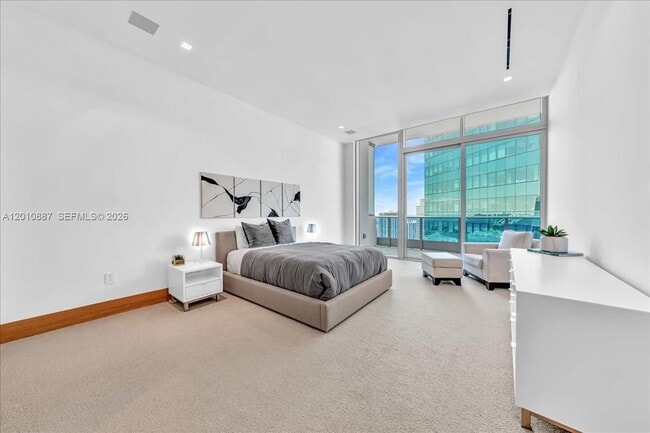 Building Photo - 200 Biscayne Blvd Way