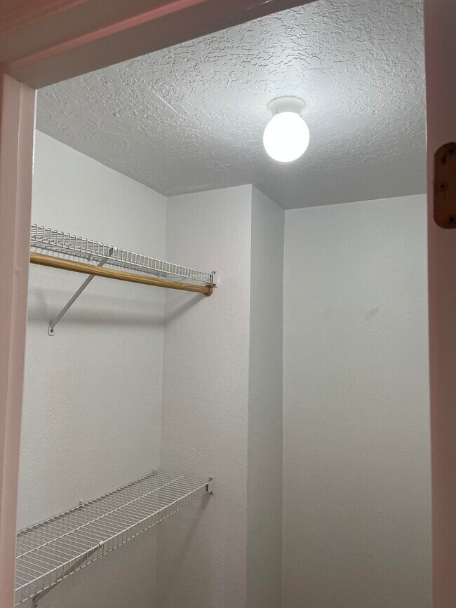 Building Photo - 4985 Butte Pl NW