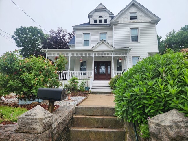 Building Photo - 360 Broad St