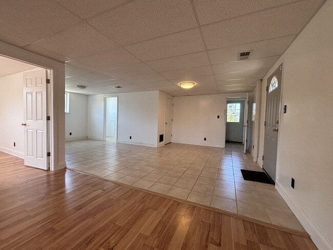 Building Photo - 941 Vista Ln