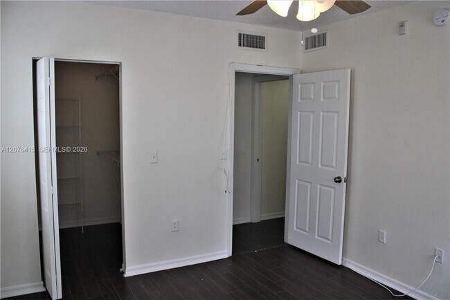 Building Photo - 2400 E Preserve Way